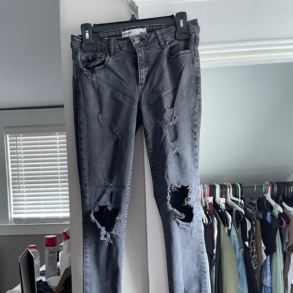 GARAGE ripped jeans